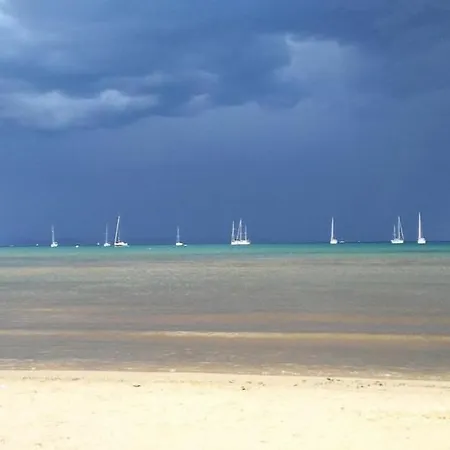 Vue Et Pieds Dans L'eau Apartment Hyères