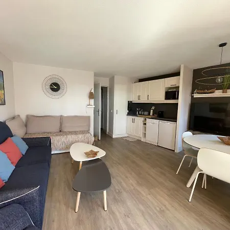Vue Et Pieds Dans L'eau Apartment