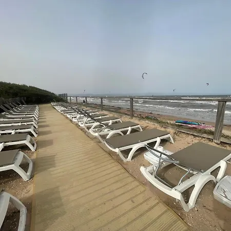 Vue Et Pieds Dans L'eau