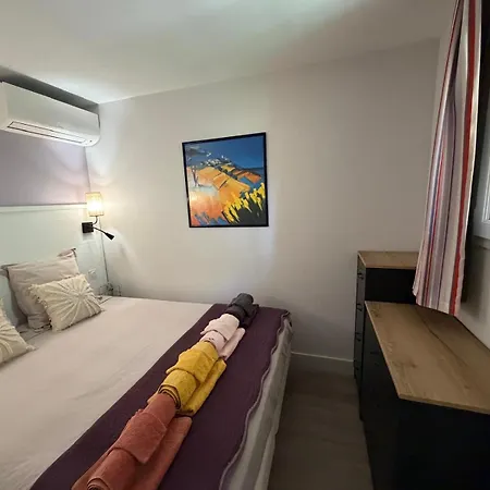Vue Et Pieds Dans L'eau Apartmán