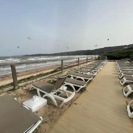 Vue Et Pieds Dans L'eau * Hyères